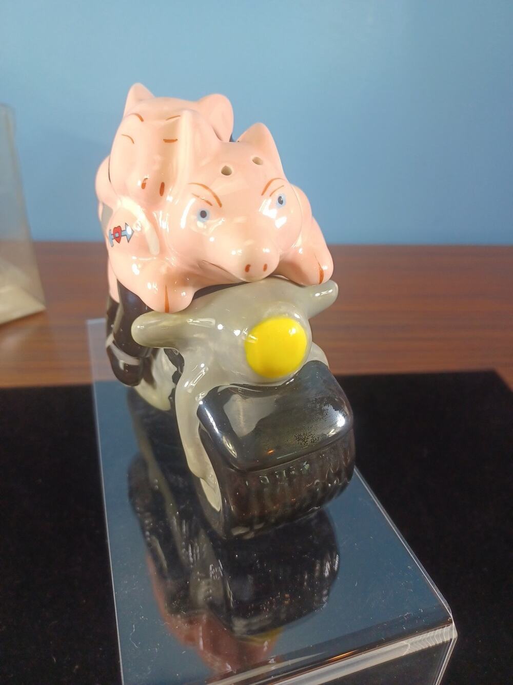 Ceramic Hog On Motorcycle Salt& Pepper Set Biker Novelty Kitchen Decor Funny